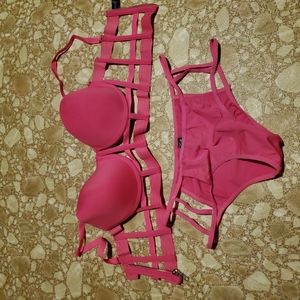 BOGO 🏁NWOT Pink cage bra and panty set🏁